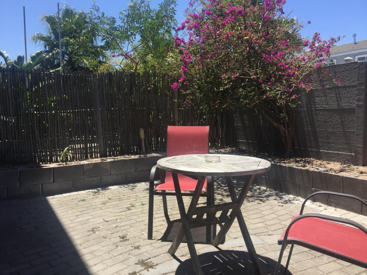 Capetown 4U Guesthouse Блубергстранд Екстериор снимка
